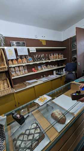 Fotografia tomada fuera de Panadería Can Puig Vallgorguina - Forn de pa en Vallgorguina, Barcelona
