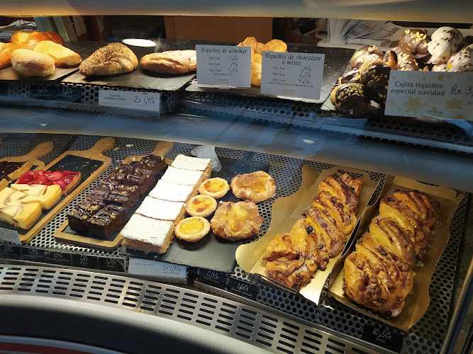 Fotografia tomada fuera de Horno Sanbrandan - Bakery en A Coruña, A Coruña