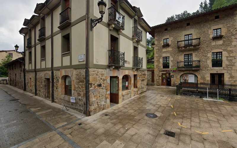 Fotografia tomada fuera de Martín Okindegia - Panadería en Antzuola, Guipúzcoa