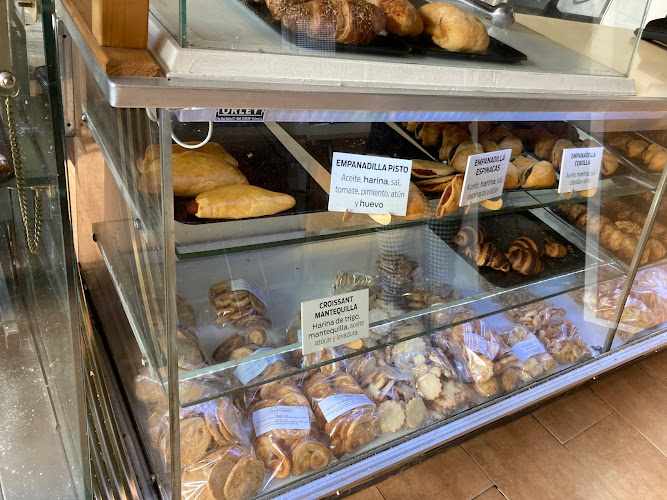 Fotografia tomada fuera de Forn - Pastisseria Ramona - Panadería en Benaguasil, Valencia