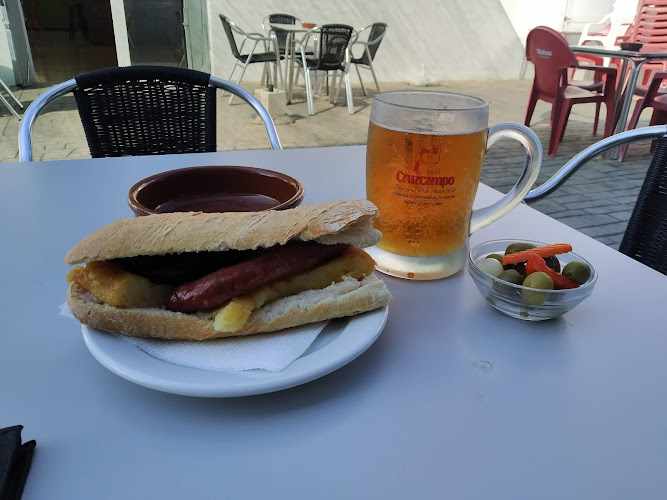 Fotografia tomada fuera de Bar Restaurante Polideportivo - bares en Domeño, Valencia