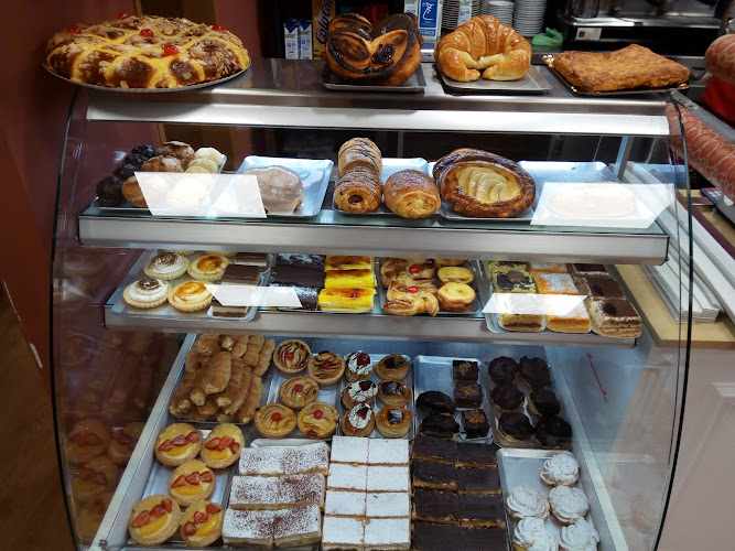 Fotografia tomada fuera de Pastelería Casa Do Muiñeiro - Pastelería en Meira, Lugo