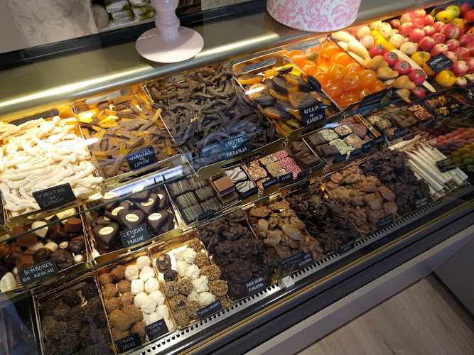 Fotografia tomada fuera de Bombonería Chocolate - Tienda de productos de chocolate en Ribadesella, Asturias