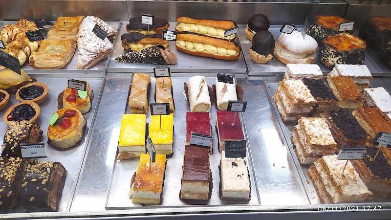 Fotografia tomada fuera de Origen & Espiga - Productos Asturianos - Tienda de alimentación en Posada de Llanes, Asturias