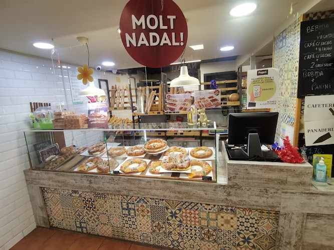 Fotografia tomada fuera de Panet Pepi - Panadería en Cornellà de Llobregat, Barcelona