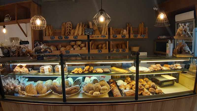 Fotografia tomada fuera de BAR RESTAURANT EL CAFÈ DE LA PLAÇA - restaurantes en Verges, Girona