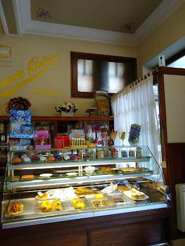 Fotografia tomada fuera de Confitería Bar La Luz - Panadería en Luarca, Asturias