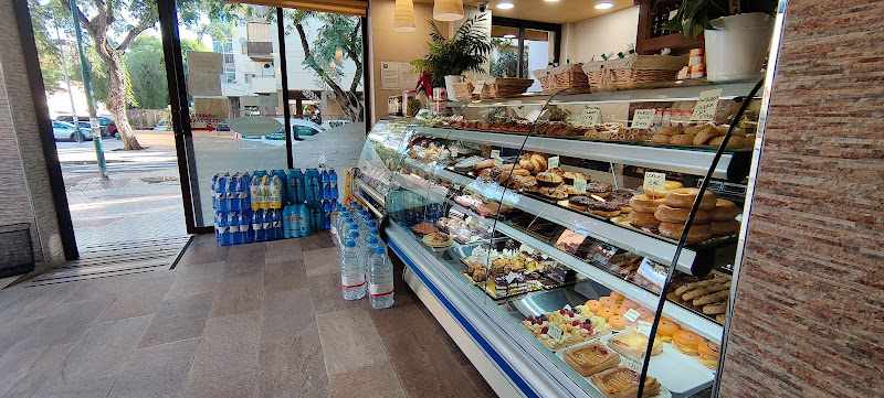 Fotografia tomada fuera de Panadería Juan Pablo - Panadería en Málaga, Málaga