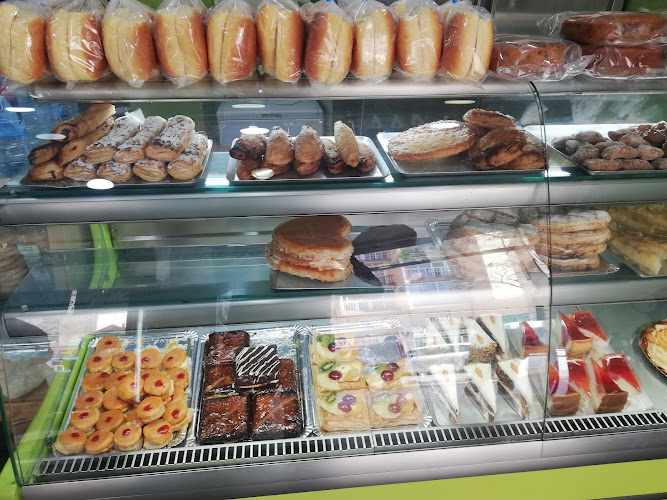 Fotografia tomada fuera de Panadería El Ayo - Pastelería - Panadería en Málaga, Málaga