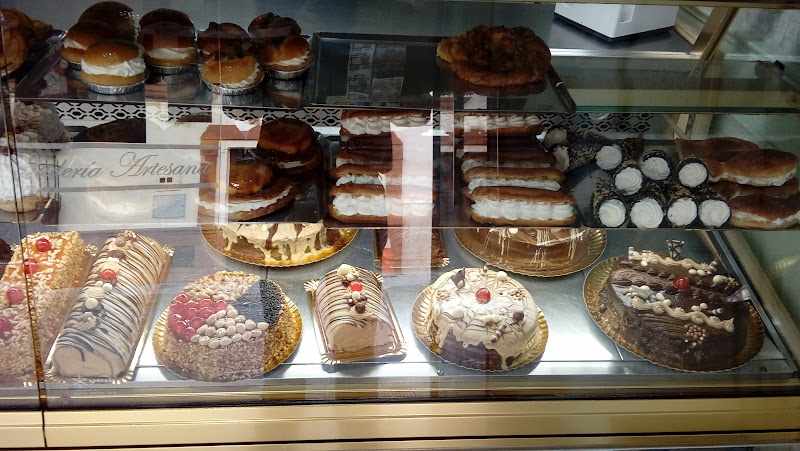 Fotografia tomada fuera de Confitería José Luis - Pastelería en Utrera, Sevilla