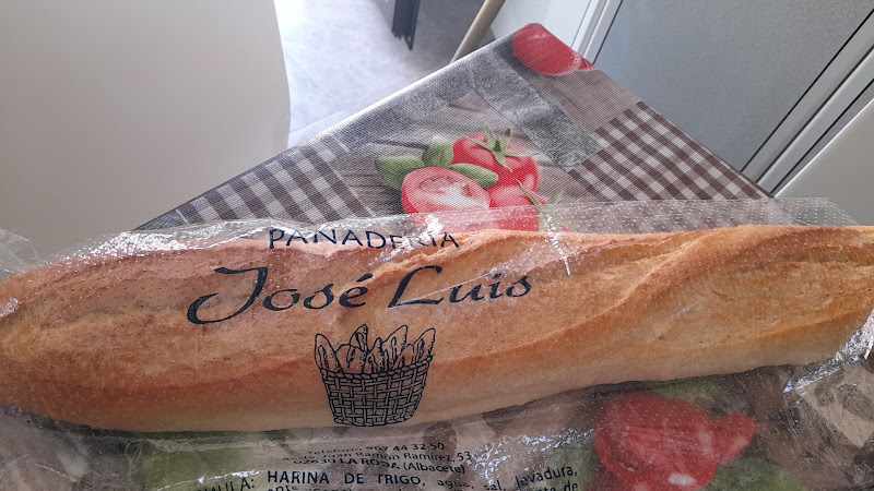 Fotografia tomada fuera de Panadería José Luis - Panadería en La Roda, Albacete