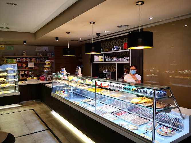 Fotografia tomada fuera de Confitería FERNÁNDEZ. - Pastelería en La Roda, Albacete