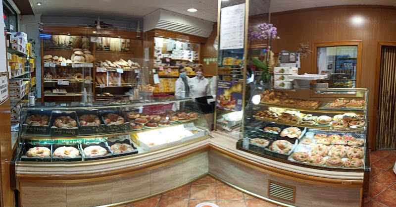 Fotografia tomada fuera de Panadería M Ángeles - Panadería en Albacete, Albacete