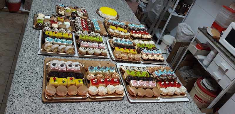 Fotografia tomada fuera de Pasteleria Zurich - Pastelería en Pozo Alcón, Jaén