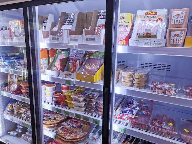 Fotografia tomada fuera de Supremo Supermercados y Estanco - Supermercado en El Ejido, Almería