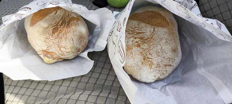 Fotografia tomada fuera de Panaderia Alvariño - Panadería en Ousá, Lugo