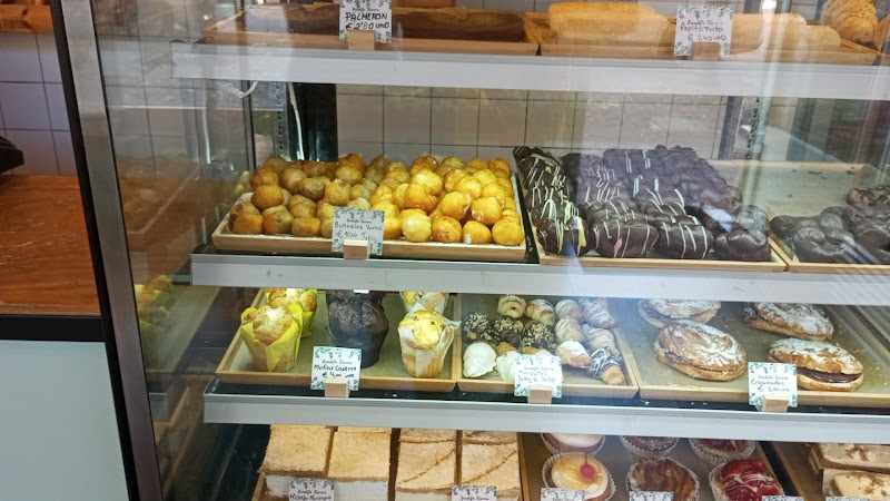 Fotografia tomada fuera de Panadería y Pastelería Bendita Tierra - Establecimiento de comida preparada en Villaviciosa de Odón, Madrid