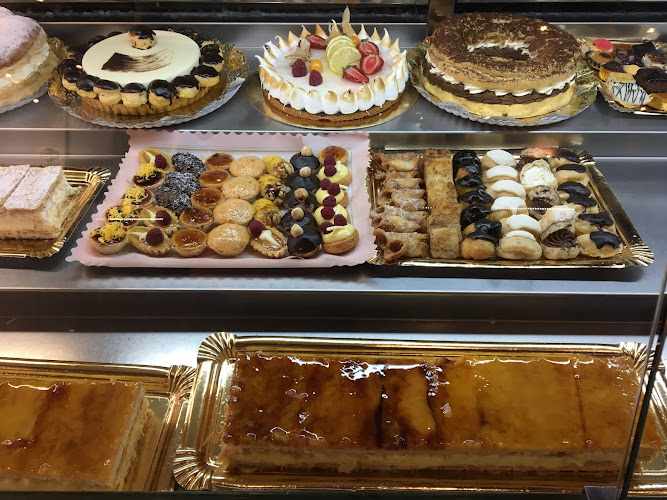 Fotografia tomada fuera de PASTELERIA Hojaldres - Pastelería en Zaragoza, Zaragoza