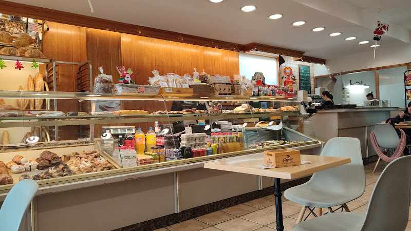 Fotografia tomada fuera de Forn i Pastisseria Cases - Forn de pa en Vilanova i la Geltrú, Barcelona
