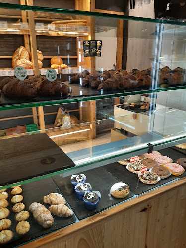Fotografia tomada fuera de Passions, l'origen del pà - Panadería en Vilanova i la Geltrú, Barcelona