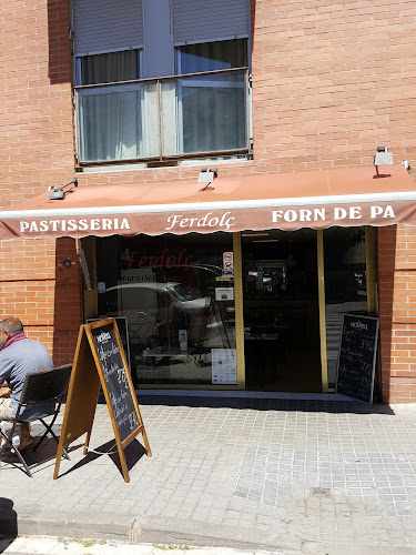 Fotografia tomada fuera de Cafeteria Ferdolç Pastisseria - Pastisseria en Vilanova i la Geltrú, Barcelona