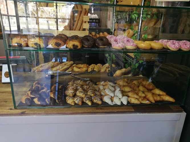 Fotografia tomada fuera de Pan de Madre - Panadería en Sevilla la Nueva, Madrid