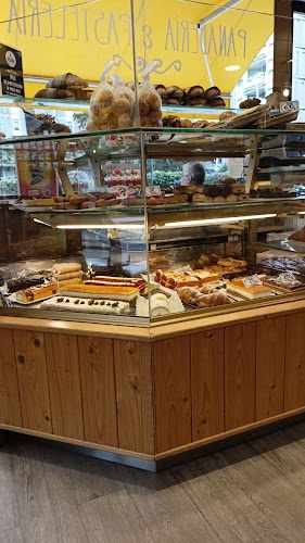 Fotografia tomada fuera de Panadería Acuña - cafeterías en Pontevedra, Pontevedra