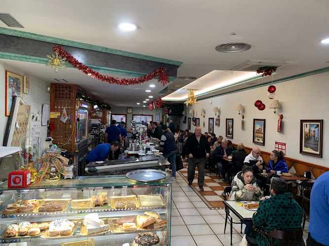 Fotografia tomada fuera de Cafetería Versalles - cafeterías en Guadix, Granada