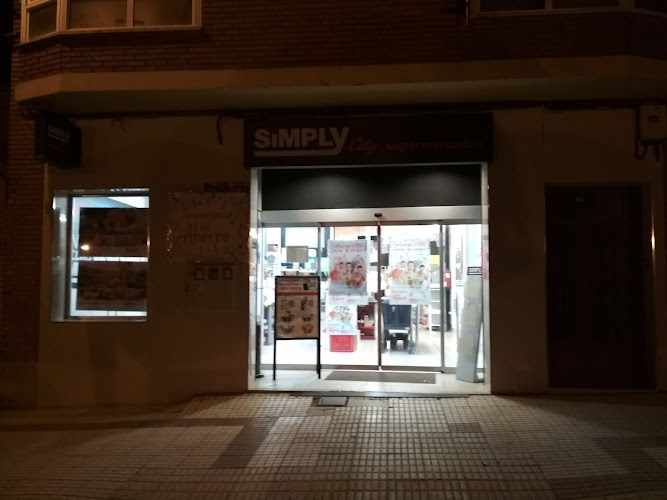 Fotografia tomada fuera de Simply - Supermercado en Roa, Burgos