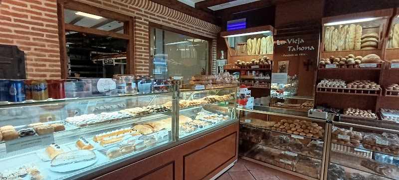Fotografia tomada fuera de La Vieja Tahona - Pastelería en Arévalo, Ávila