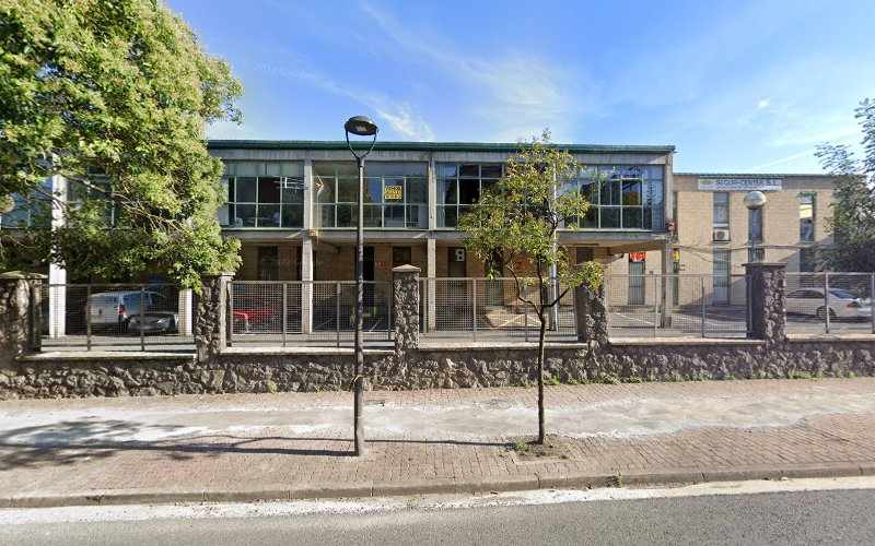 Fotografia tomada fuera de Representaciones Justino - Tienda de fiambres en Andoain, Guipúzcoa