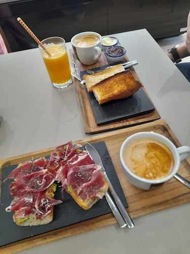 Fotografia tomada fuera de KUTTUN - cafeterías en Andoain, Guipúzcoa