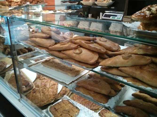 Fotografia tomada fuera de Cafetería Panadería Acuña - cafeterías en Pontevedra, Pontevedra