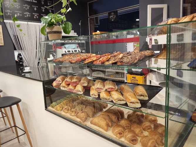 Fotografia tomada fuera de Cafeteria-Panaderia Dylan's - Cafetería en Amposta, Tarragona