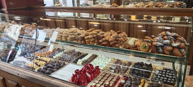Fotografia tomada fuera de Confitería Dulcia - Alfredo Reig - Pastelería en Almansa, Albacete