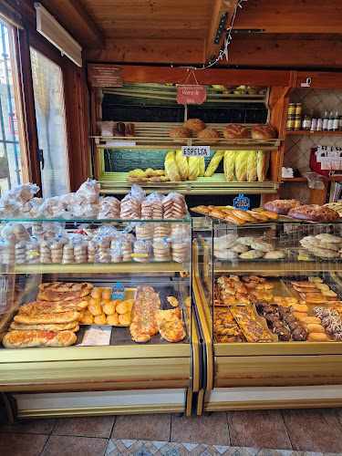 Fotografia tomada fuera de PANADERÍA CAFETERÍA EL REGAJO. - Panadería en Linares de Mora, Teruel