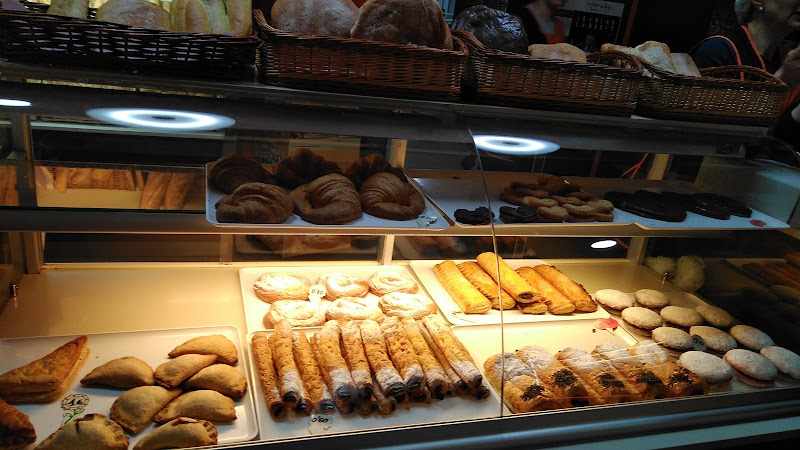 Fotografia tomada fuera de El Horno de Dulka Mara - Pastelería en Peal de Becerro, Jaén