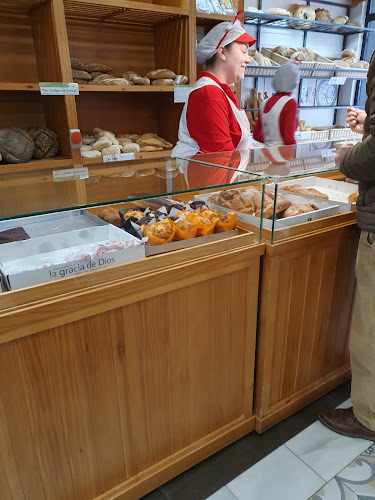 Fotografia tomada fuera de Panadería La Gracia De Dios Calle Faisán - Panadería en Granada, Granada