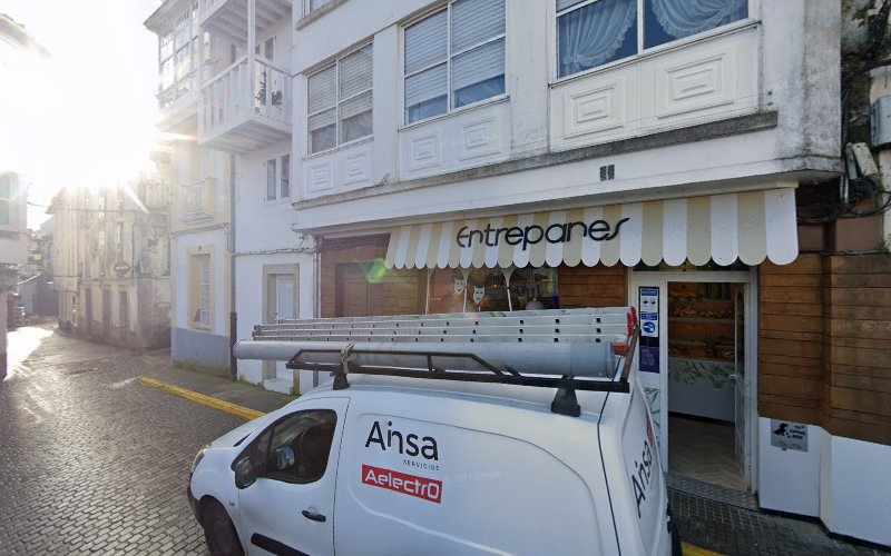 Fotografia tomada fuera de Panadería Entrepanes - Panadería en Pontedeume, A Coruña