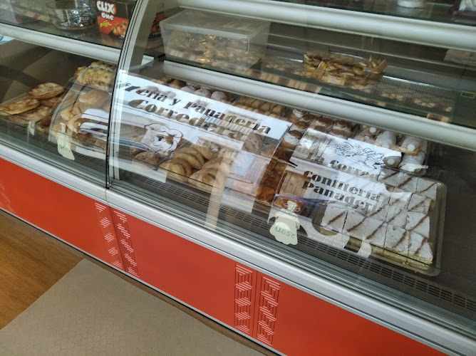 Fotografia tomada fuera de Confitería y Panadería La Corredera. - Panadería en Castro del Río, Córdoba