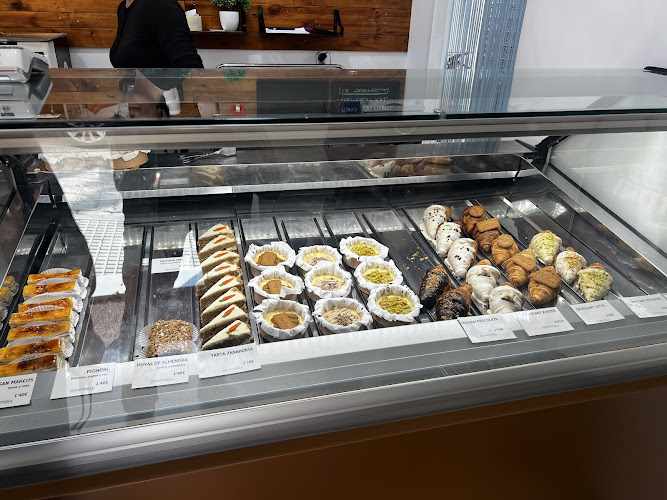Fotografia tomada fuera de La TARTERÍA. - Pastelería en Castro del Río, Córdoba