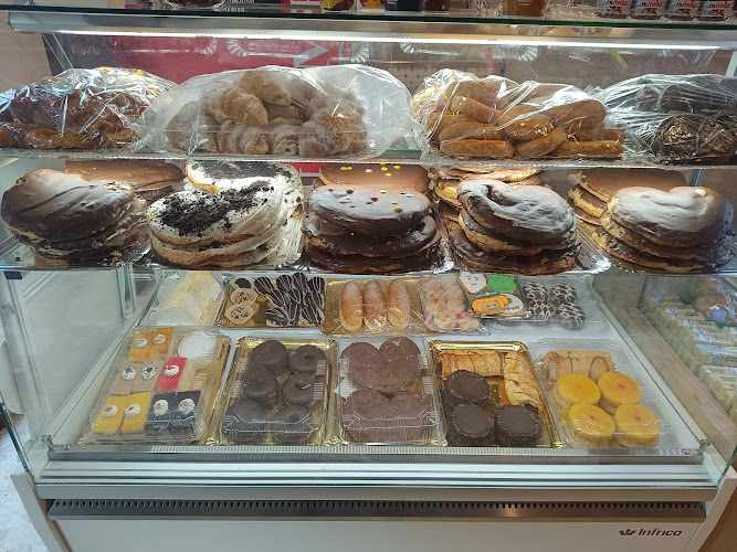 Fotografia tomada fuera de El Mimbre Avenida Cervantes - Panadería en Álora, Málaga
