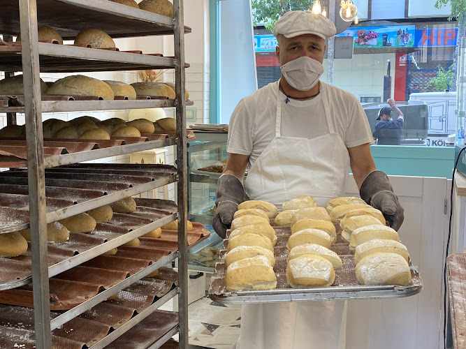 Fotografia tomada fuera de Panadería Escalona - Panadería en Málaga, Málaga