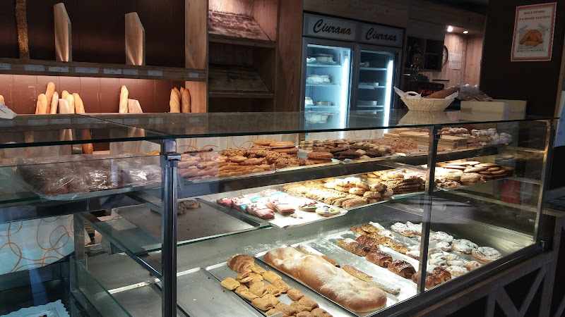Fotografia tomada fuera de Forn cafeteria supermercat - Casa Ciurana - cafeterías en Les Borges del Camp, Tarragona