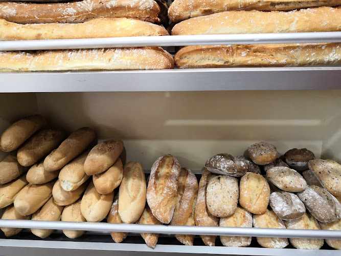 Fotografia tomada fuera de Panaderia Pasteleria Márquez SL - Panadería en Alcalá la Real, Jaén