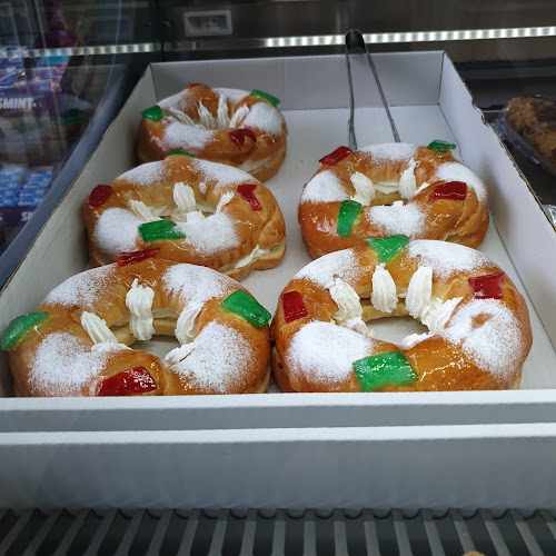 Fotografia tomada fuera de Panaderia las niñas - Panadería en Alcalá la Real, Jaén