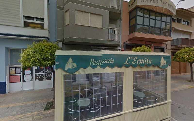 Fotografia tomada fuera de Pastisseria l'Ermita SL - Pastelería en Alcanar, Tarragona
