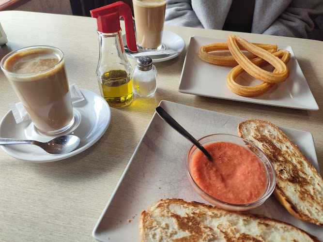 Fotografia tomada fuera de Cafetería Rubi - Cafetería en Madrid, Madrid