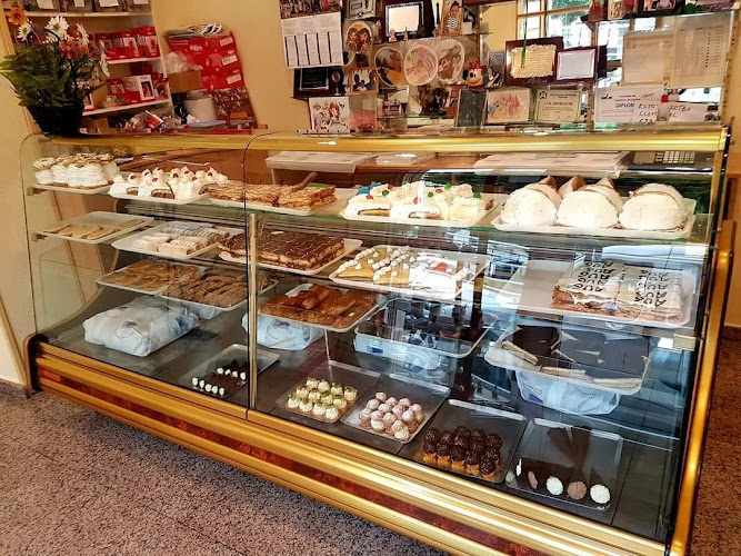 Fotografia tomada fuera de Confiteria Melenchón La boutique de la milhoja ‍ - Panadería en Águilas, Murcia