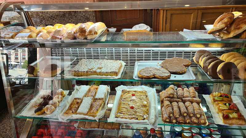 Fotografia tomada fuera de Panadería Liébana - Panadería en Ponferrada, León